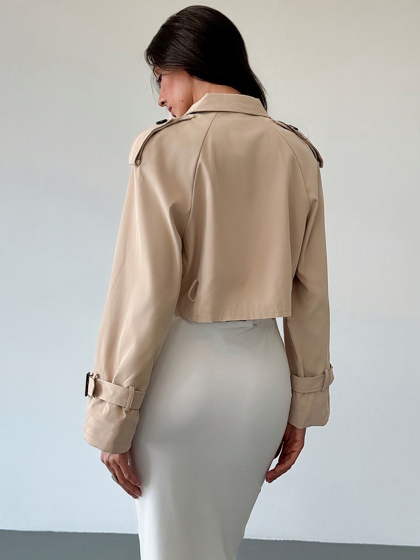 Trench corto doppiopetto elegante da donna