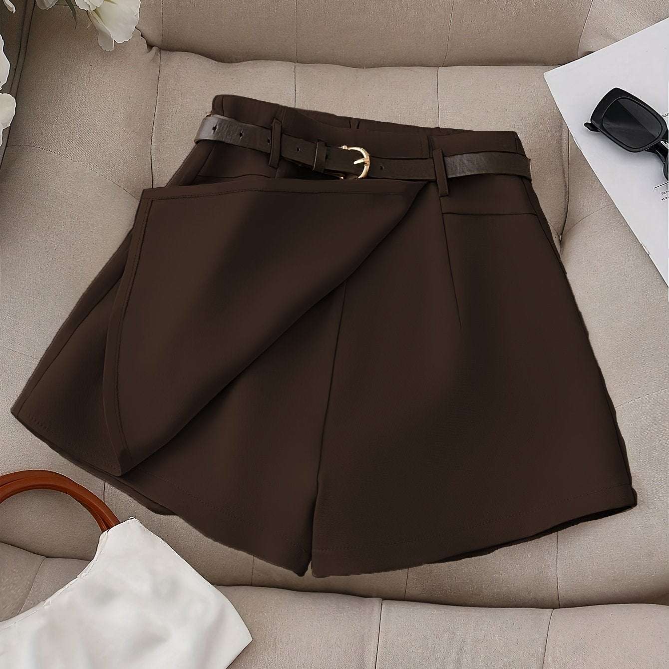 Shorts a portafoglio con cintura elegante