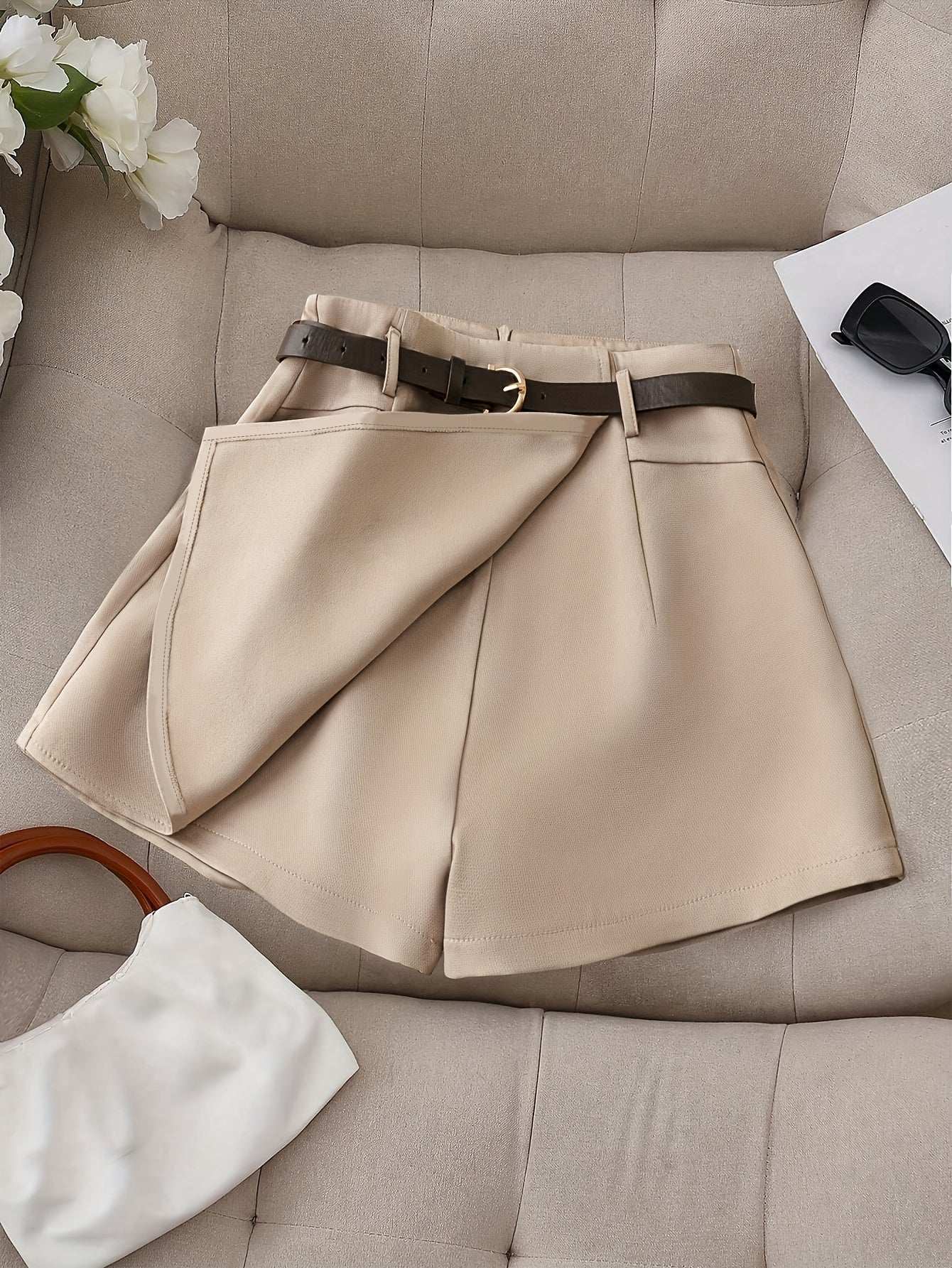 Shorts a portafoglio con cintura elegante