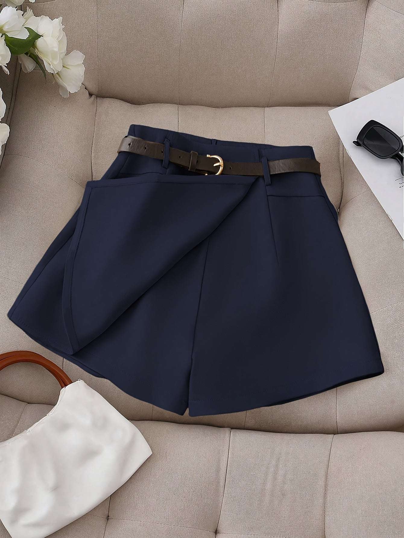 Shorts a portafoglio con cintura elegante