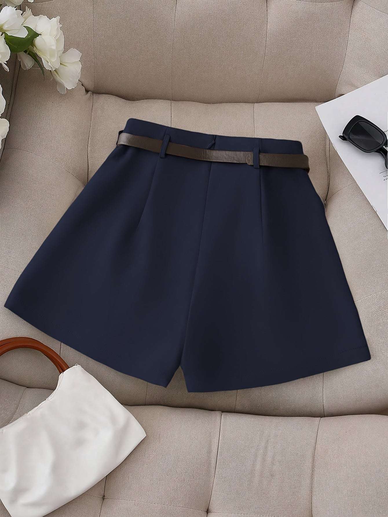 Shorts a portafoglio con cintura elegante