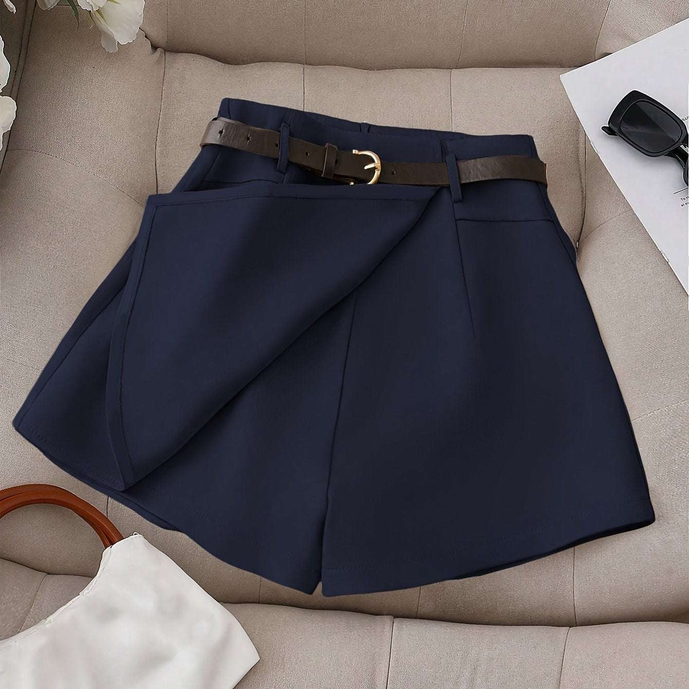 Shorts a portafoglio con cintura elegante