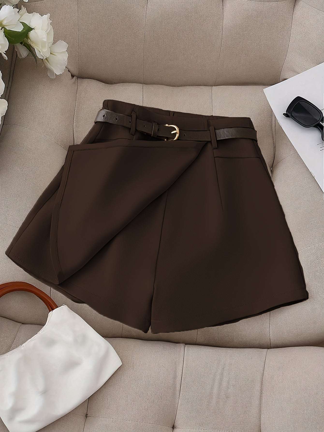 Shorts a portafoglio con cintura elegante