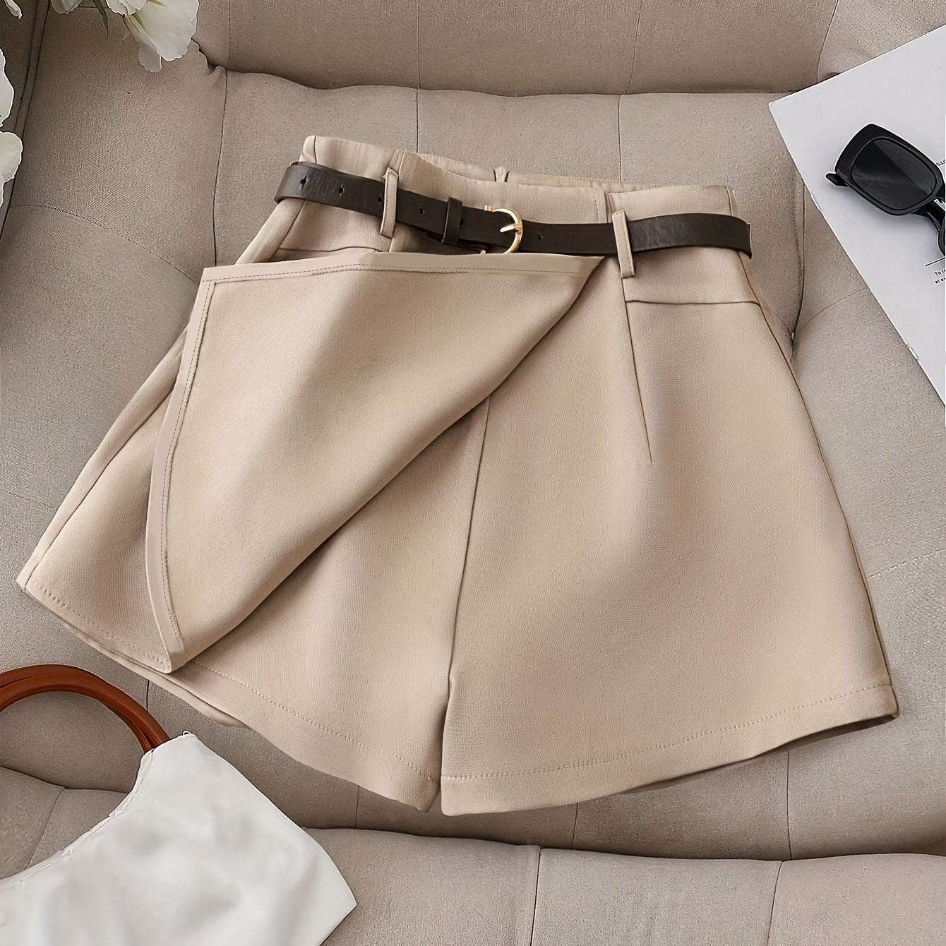 Shorts a portafoglio con cintura elegante