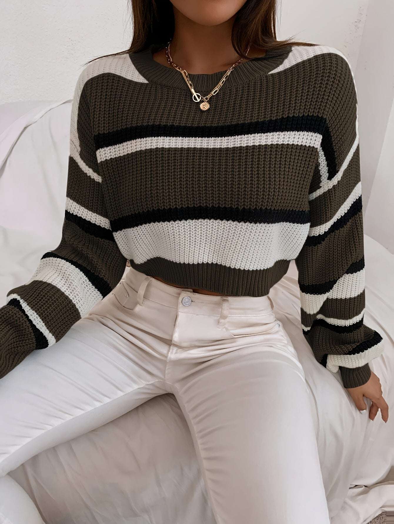 Maglione cropped a righe con maniche lunghe