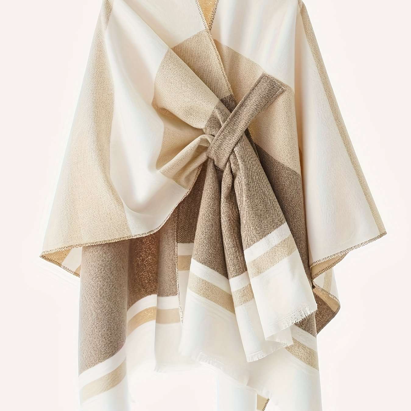 Poncho elegante con design geometrico e cintura frontale