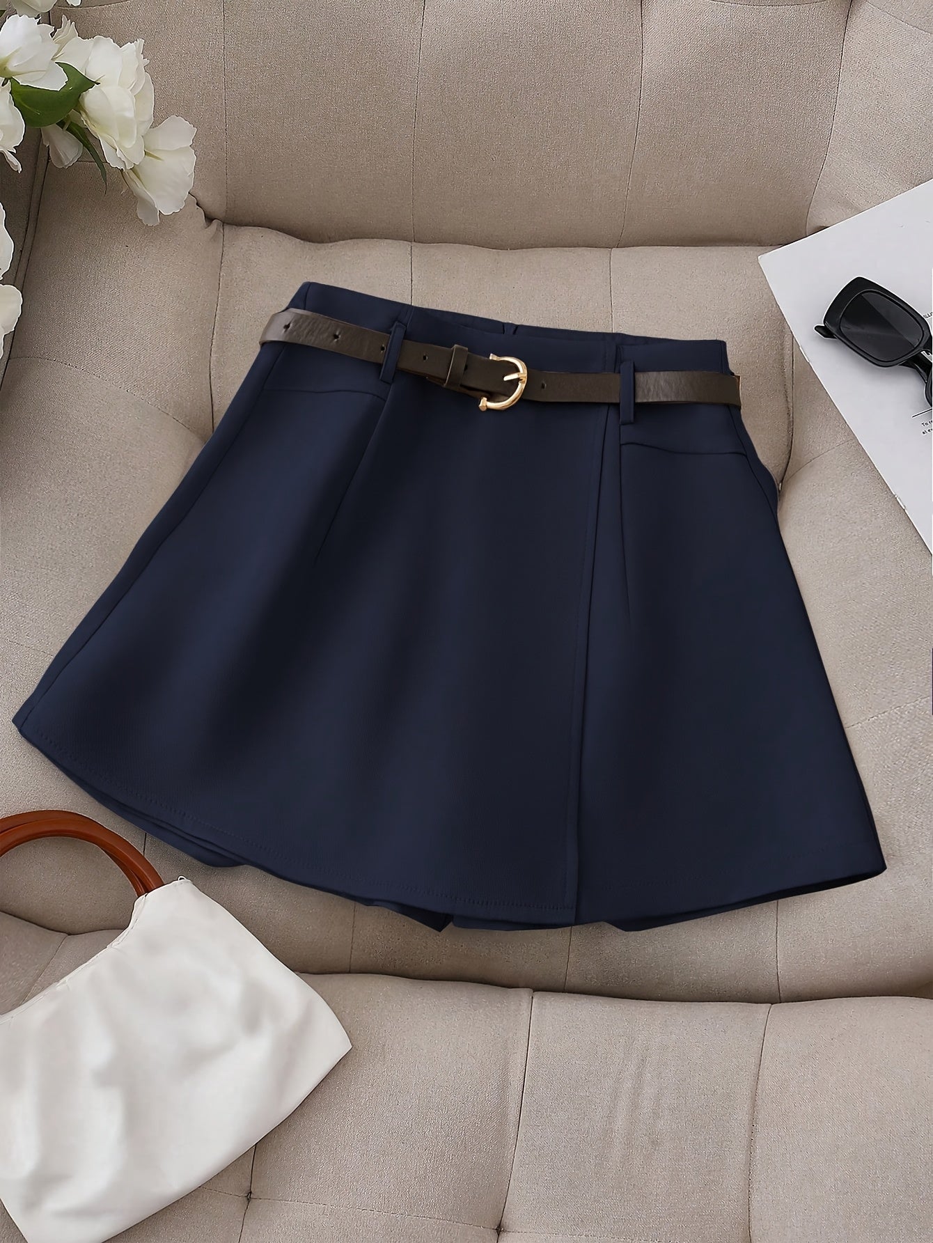 Shorts a portafoglio con cintura elegante