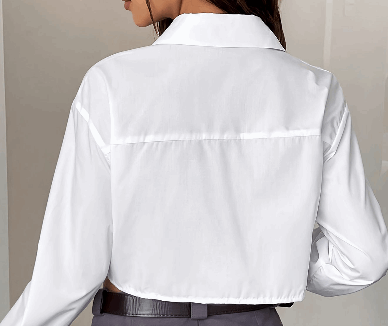 Camicia corta con tasche frontali e maniche lunghe