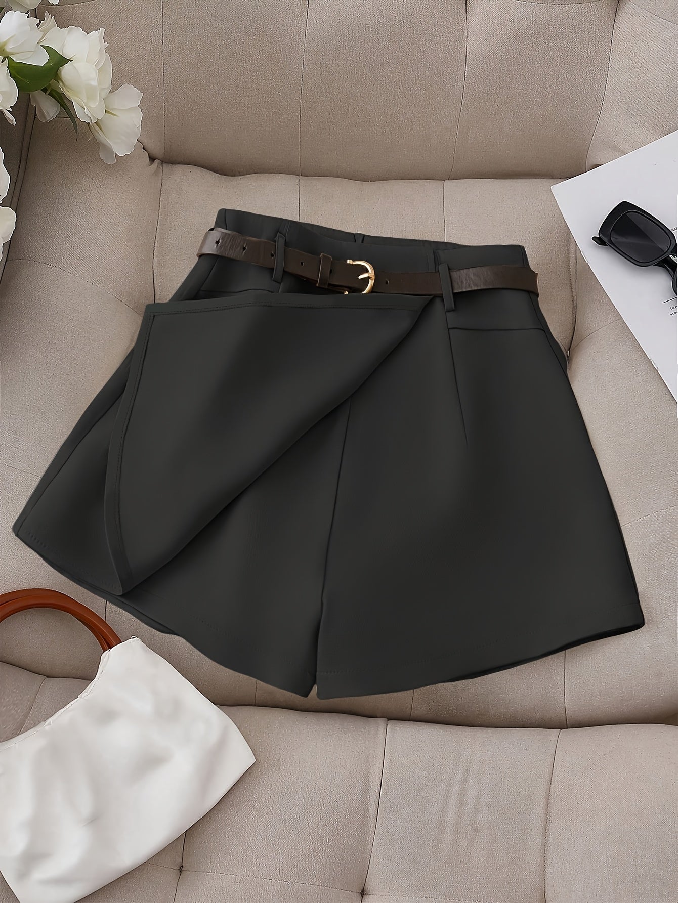 Shorts a portafoglio con cintura elegante