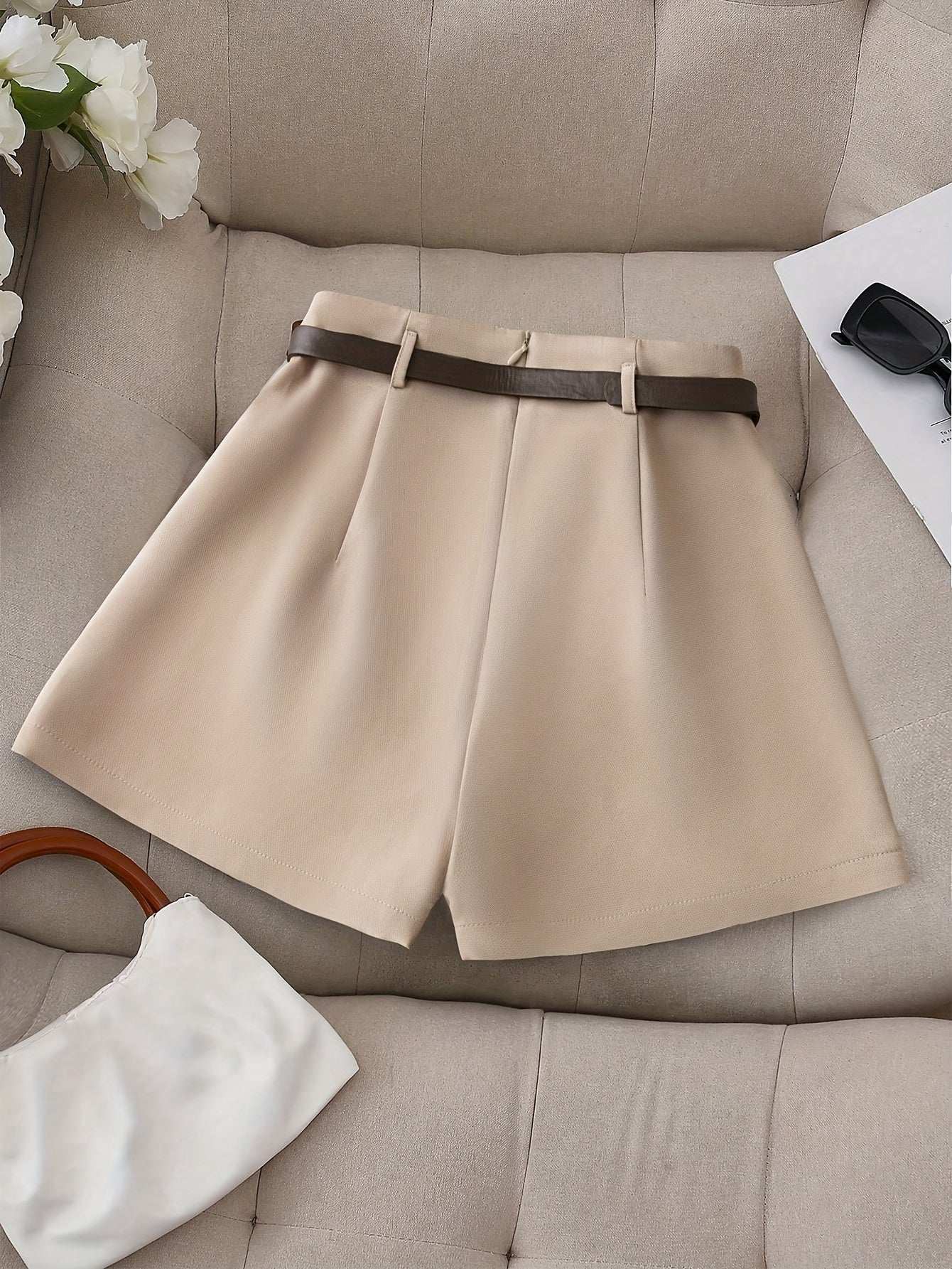Shorts a portafoglio con cintura elegante