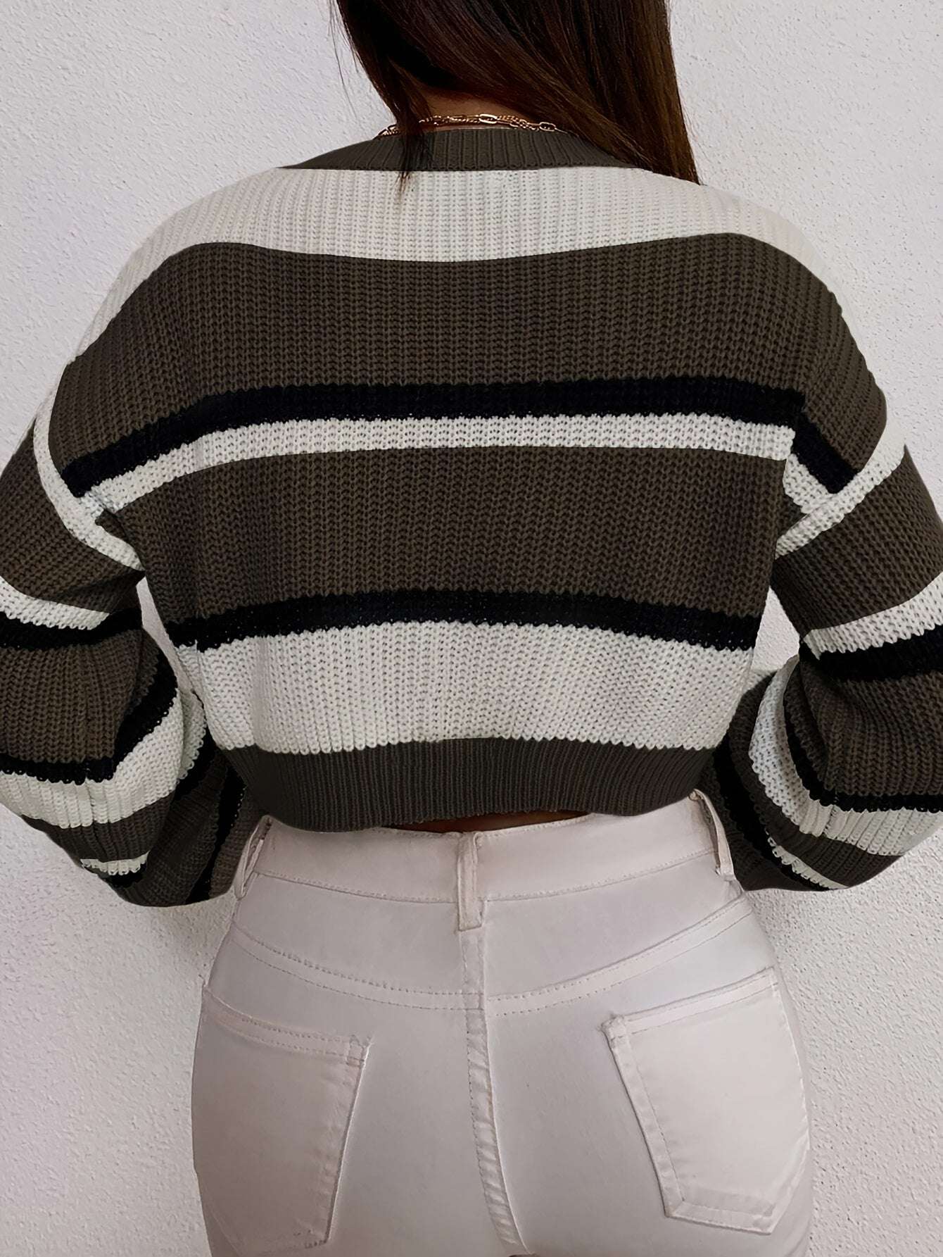 Maglione cropped a righe con maniche lunghe